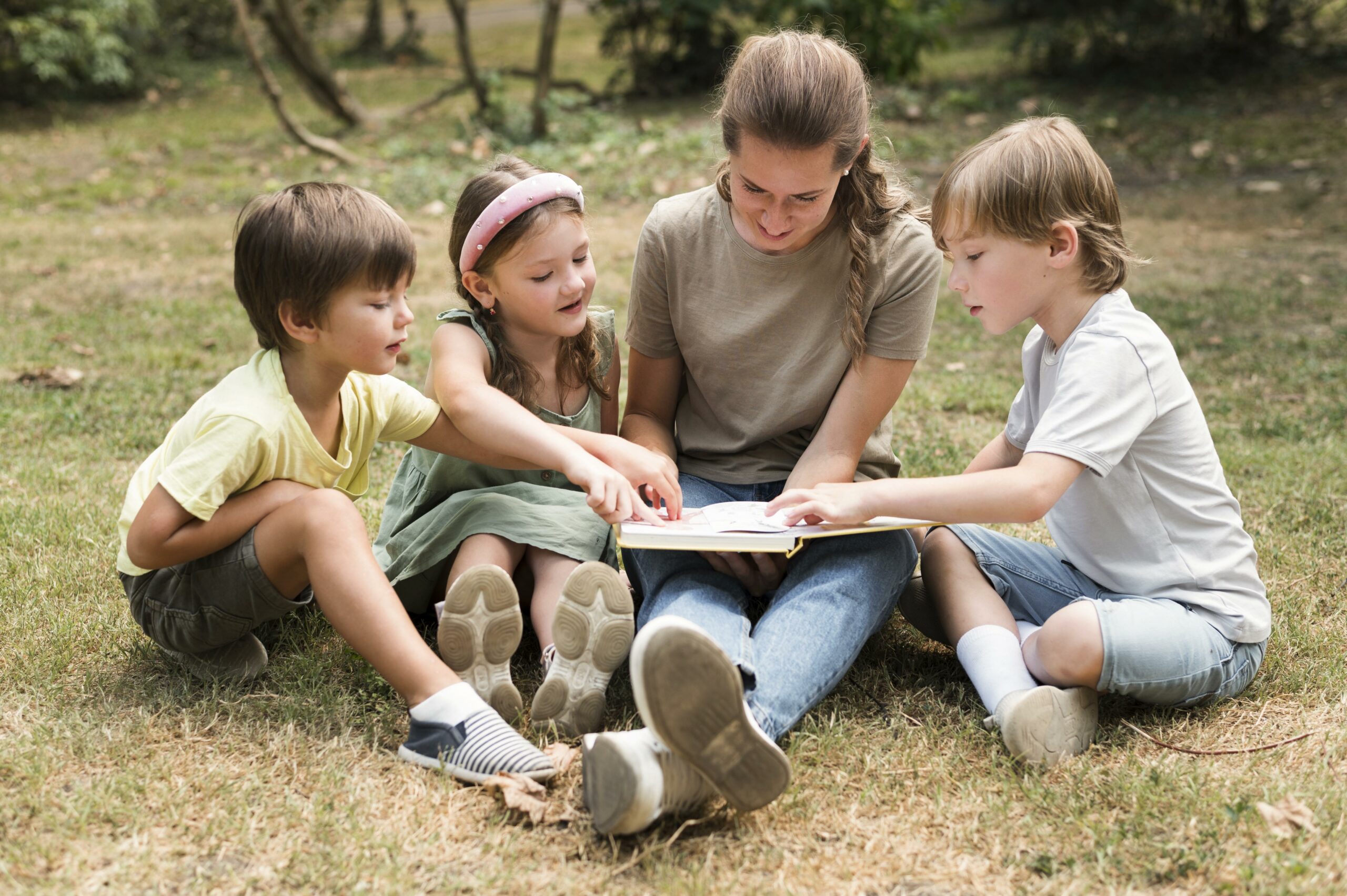 https://saintjean.epudf.org/wp-content/uploads/sites/345/2024/11/full-shot-teacher-kids-holding-book-scaled.jpg